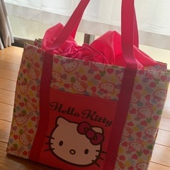 （おまけ付き）レジャーにキティ2点　ござ・敷物（ラグ）とクーラーキャスターバッグの画像