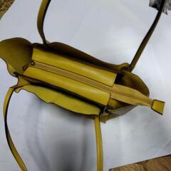 ショルダーバッグ皮ですの画像
