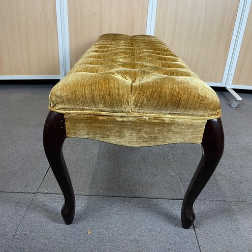 イタリア製 猫脚 ベンチソファ ベージュ ボタン 鋲打ち 彫刻 アンティーク調 イタリア製 猫脚 ベンチソファ ベージュ ボタン 鋲打ち 彫刻