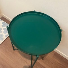 IKEAのサイドテーブルの画像
