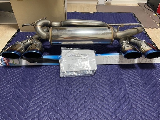 トヨタ　ヤリスハイブリッド　BLITZ マフラー