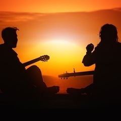 心者から上級者の方まで皆さん楽しんで音楽やってます！(バンド形式)