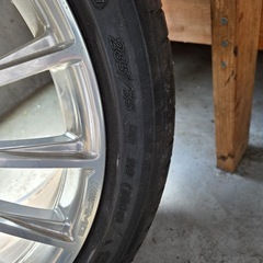 値下げしました！　車のタイヤ　285 / 35. ZR 20 の画像