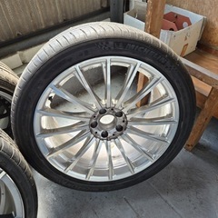 値下げしました！　車のタイヤ　285 / 35. ZR 20 