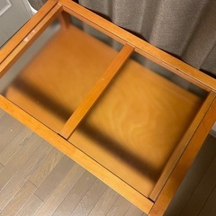 ガラス板テーブルの画像