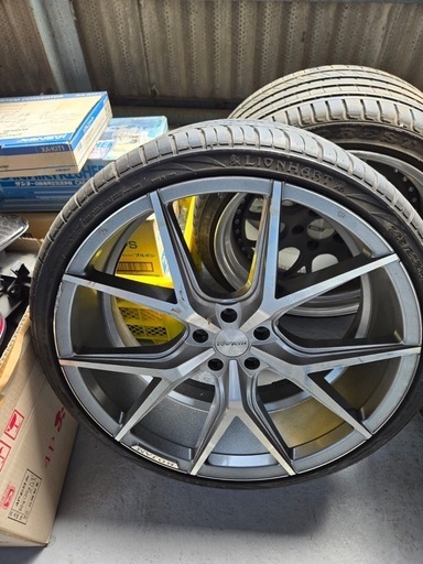 値下げしました！ 車のタイヤ 265 / 30 ZR 22