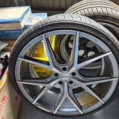 　値下げしました！ 車のタイヤ 265 / 30 ZR 22