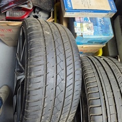 　値下げしました！ 車のタイヤ 265 / 30 ZR 22の画像