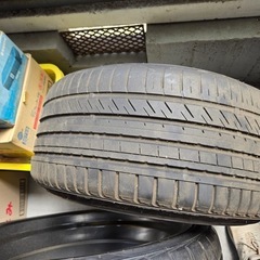 　　値下げしました！車のタイヤ　245 / 35  ZR. 19の画像