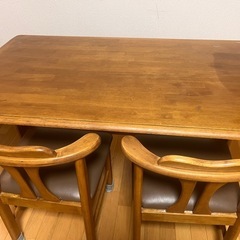 【無料】テーブルと椅子セットの画像