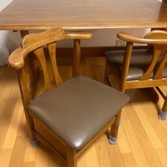 【無料】テーブルと椅子セットの画像