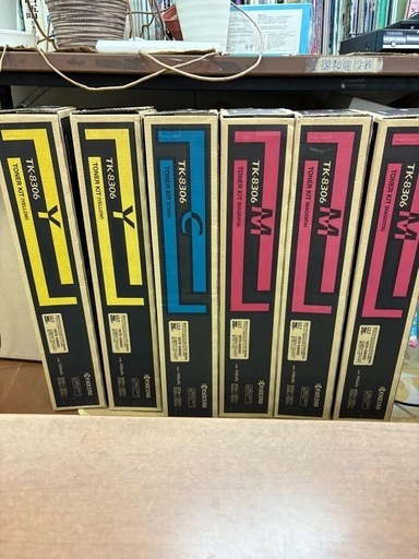 kyocera純正トナー　tk-8306 マゼンタ　シアン　イエロー