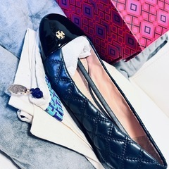 プレゼント最適！新品未使用！箱・ショッピングバッグ付きフルー包装！TORY BURCH FLATSフラットバレエ靴上品納めなネイビーブラック 完全新品未使用！箱・ショッピングバッグ付きフルー包装！TORY BURCH
