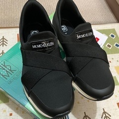 新品　スニーカー