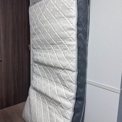 シングルのマットレスの画像