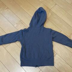 BeBe グレー ジップパーカー 100 3着ありますの画像