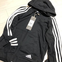 adidas薄手パーカーの画像