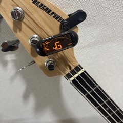 エレキベース　ストラップ、チューナー付きの画像
