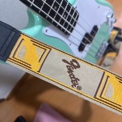 エレキベース　ストラップ、チューナー付きの画像