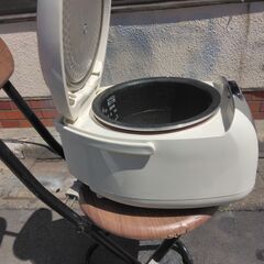 東芝：５合炊の炊飯器：ホワイト：中古良品：の画像