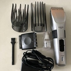 値下げしました★ヘアカッター バリカン　TESCOM TT590A-S SILVER コーム3種類の画像