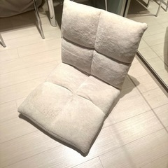 座椅子　オフホワイトの画像