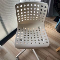 IKEA 白い回転椅子（引き渡し日調整中）