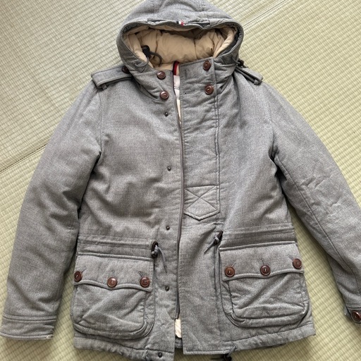 MONCLER フード付きグレー マウンテンパーカー (しんた) 新函館 MONCLER フード付きグレー マウンテンパーカー (しんた) 新函館