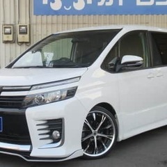 ＼自社ローン購入者限定特典アリ／　トヨタ　ヴォクシー　ZS