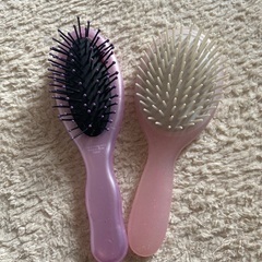 ヘアブラシ　2点　あげます☆ベル　リラックマの画像