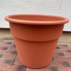 直径45cmの大きなプラスチックの植木鉢の画像