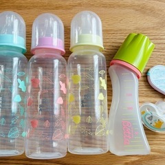 哺乳瓶４本＋おしゃぶりセットの画像