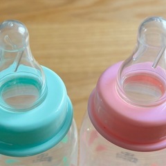 哺乳瓶４本＋おしゃぶりセットの画像