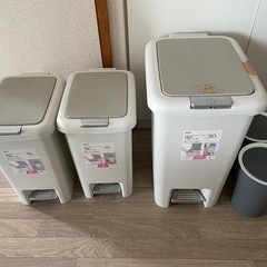 ニトリ　NITORI 2WAYペダルペール　DAISOスウィングゴミ箱