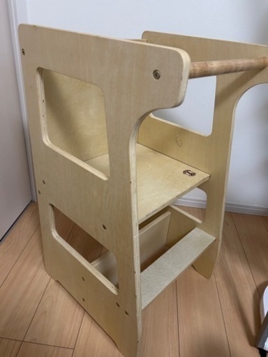 家具店　モンテッソーリ家具 踏み台／デスク&椅子