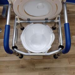 未使用品☆ポータブルトイレチェア

の画像