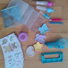 【受け渡し決まりました】アクアビーズのセット　色々揃ってます!　女の子　ハンドメイド アクセサリー キーホルダーの画像