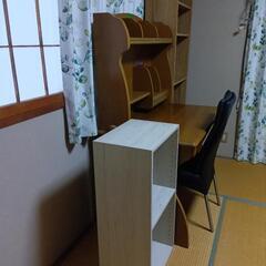 【すべて無料で差し上げます】学習机・椅子・収納棚・本棚の4点セットの画像