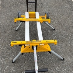 DEWALT テーブルソーポータブルスタンドの画像