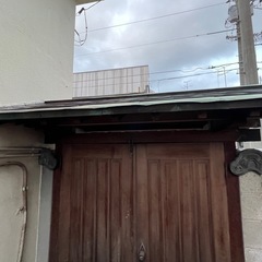 門、銅板屋根、昭和レトロの画像