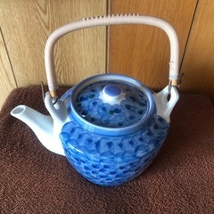１０人分のお茶作れます　有田焼８号土瓶特大急須だと思います、茶漉し網付き‼︎の画像