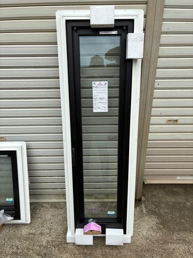 YKK ap 樹脂サッシ　APW330 縦すべり出し窓