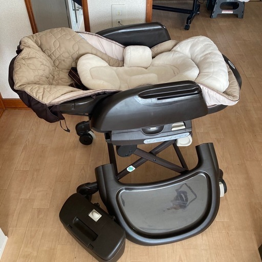 ネムリラ　オートスウィング　ハイローチェア　コンビ