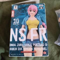 ワンピース　シリーズのフィギュアです。中の商品は未開封です。