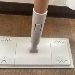 【交渉中】無印良品　フローリングワイパー　ポール木製の画像