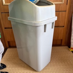 ゴミ箱の画像