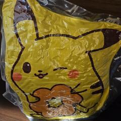 巨大くま 134センチ、ピカチュウクッションの画像