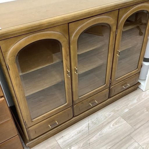 karimoku　3枚扉キャビネット