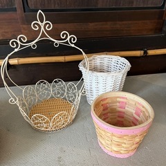 藤の籠　大きさ色々6個の画像
