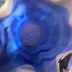 【昭和レトロ】UGS ガラスの花瓶　瑠璃色　フリル　ブルー×ホワイト　箱付き　花器　フラワーベースの画像